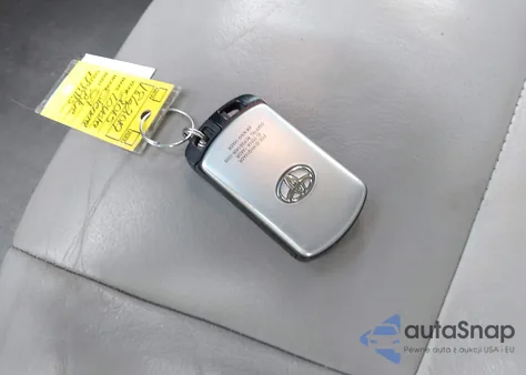 2015 Toyota Sienna Xle Premium 8 Passenger z USA, uszkodzony, nr VIN 5TDYK3DC9FS614764